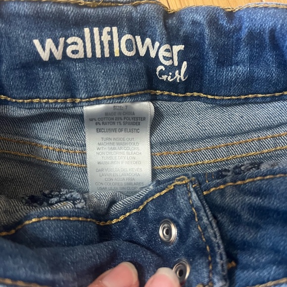 Lot!! Wallflower girls Denim Shorts 3 pair- Dark Blue, Medium Blue, Light Blue - Picture 5 of 9